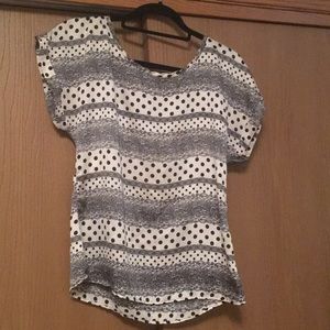 Lightweight, partially open-back shirt